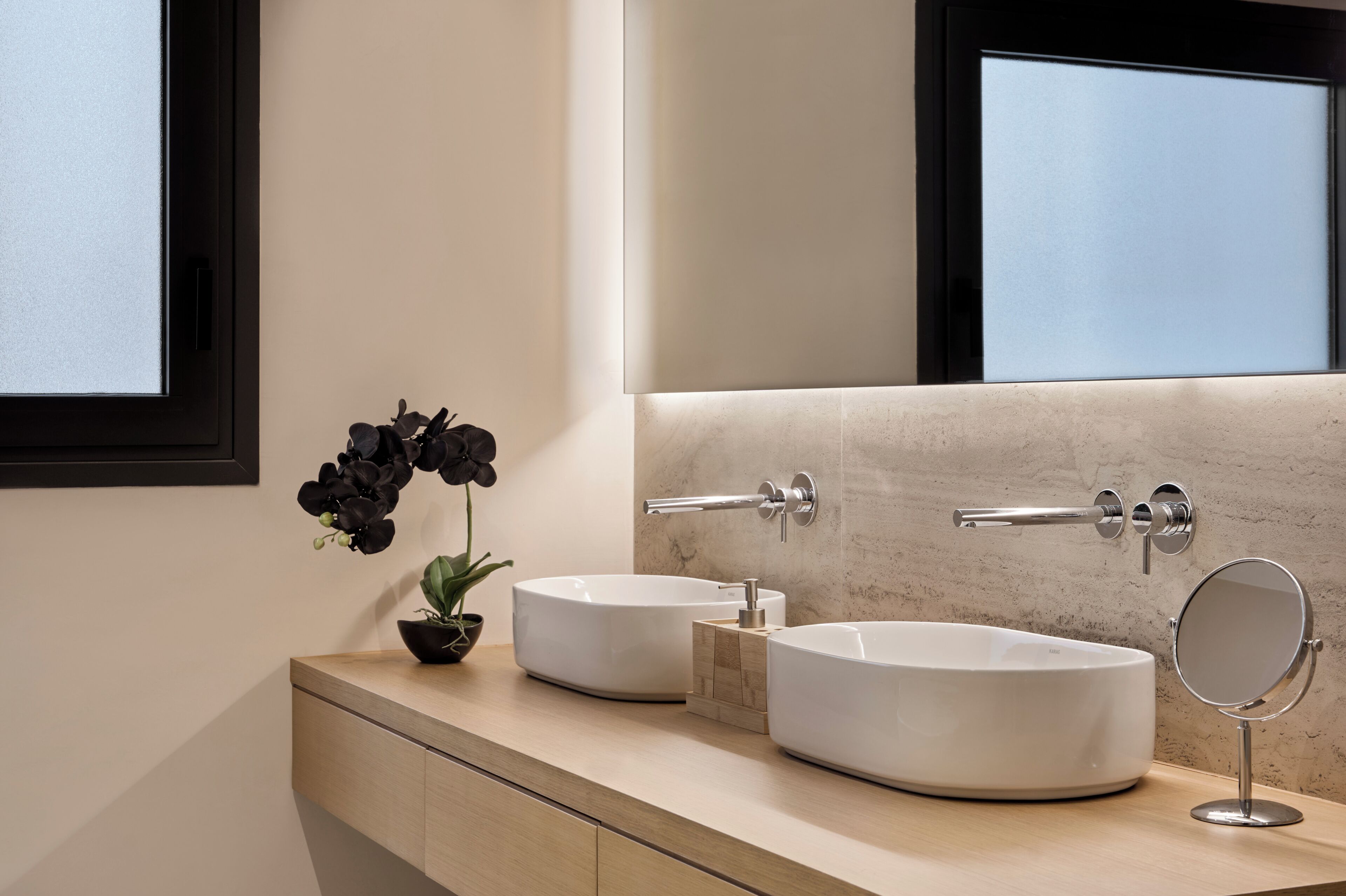 Premium Dual Master Residence | Badezimmer | Hausschuhe