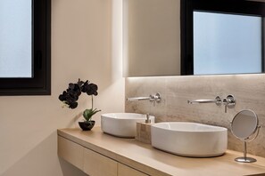 Premium Dual Master Residence | Bilik Mandi | Selipar 