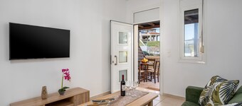Levanta Cozy Two-Bedroom Apartment in Kalavarda