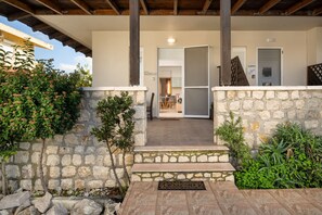 Exterior detail - Levanta Cozy Two-Bedroom Apartment in Kalavarda (Kalavarda)