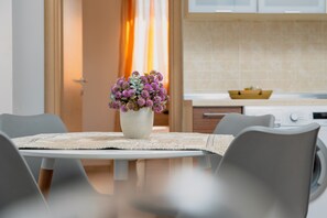 Dining - Levanta Cozy Two-Bedroom Apartment in Kalavarda (Kalavarda)