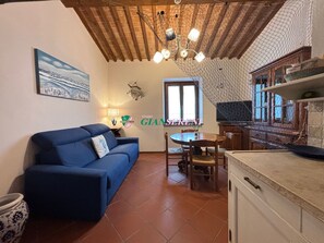 TV - 2 bedroom apartment for 4 people in a central area-Rif. Il sogno del Marinaio (San Vincenzo)