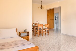 Desk, iron/ironing board, travel cot, free WiFi - Kallithea Apartment for 5 (Lakithra)