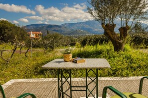 Outdoor dining - Kallithea Apartment for 5 (Lakithra)