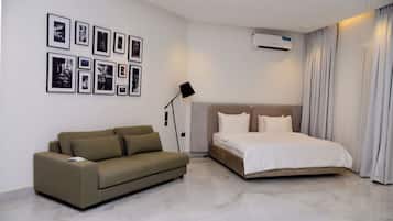 Luxury Apartment, Golf View | Desk, laptop workspace, soundproofing, free WiFi