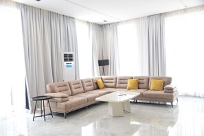 Superior Apartment, Courtyard View | Living area