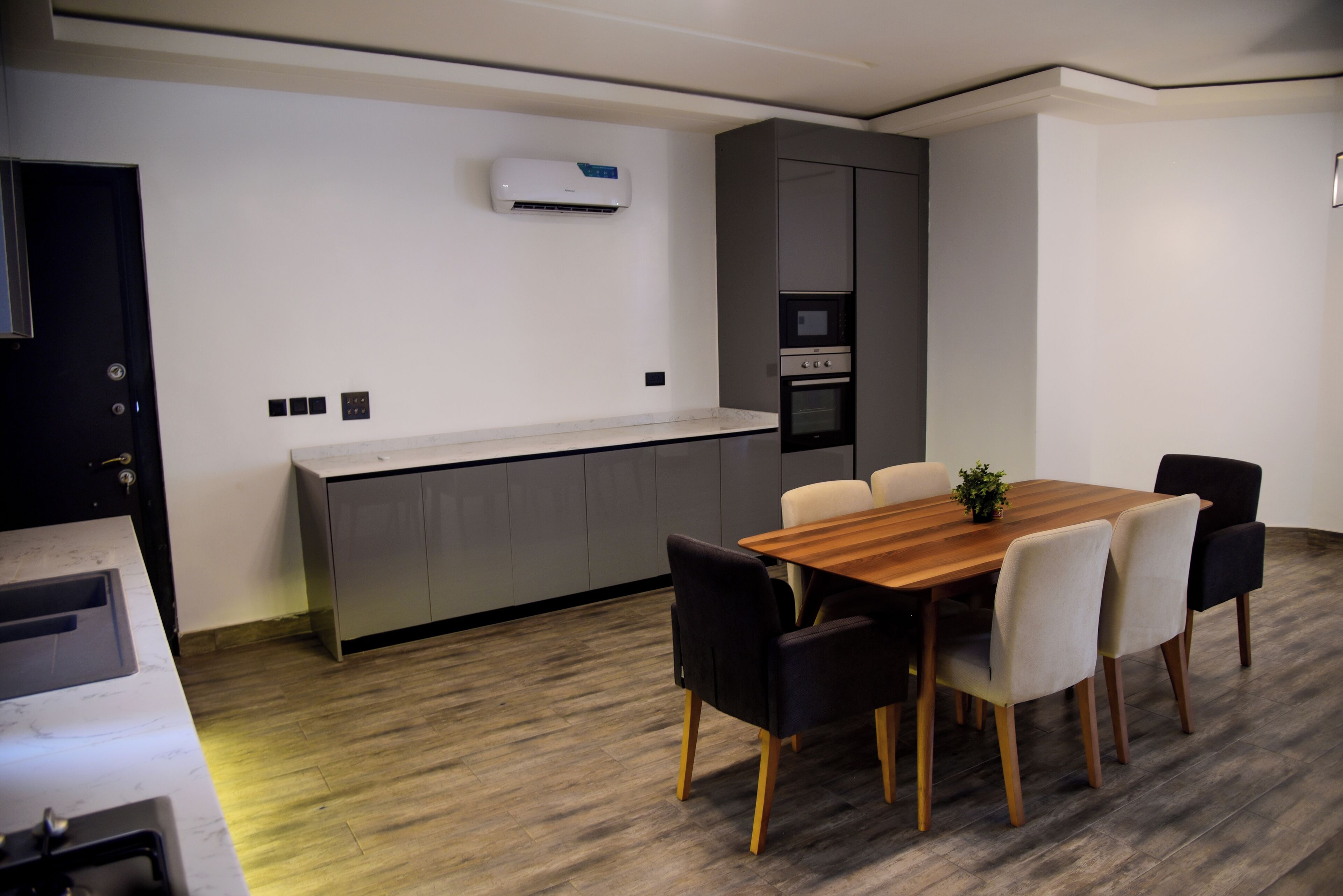 Superior Apartment, City View | Dining