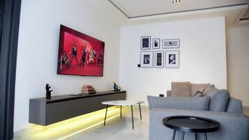 Family Apartment, Smoking, Resort View | Living area