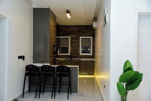 Luxury Apartment, Golf View | Private kitchen