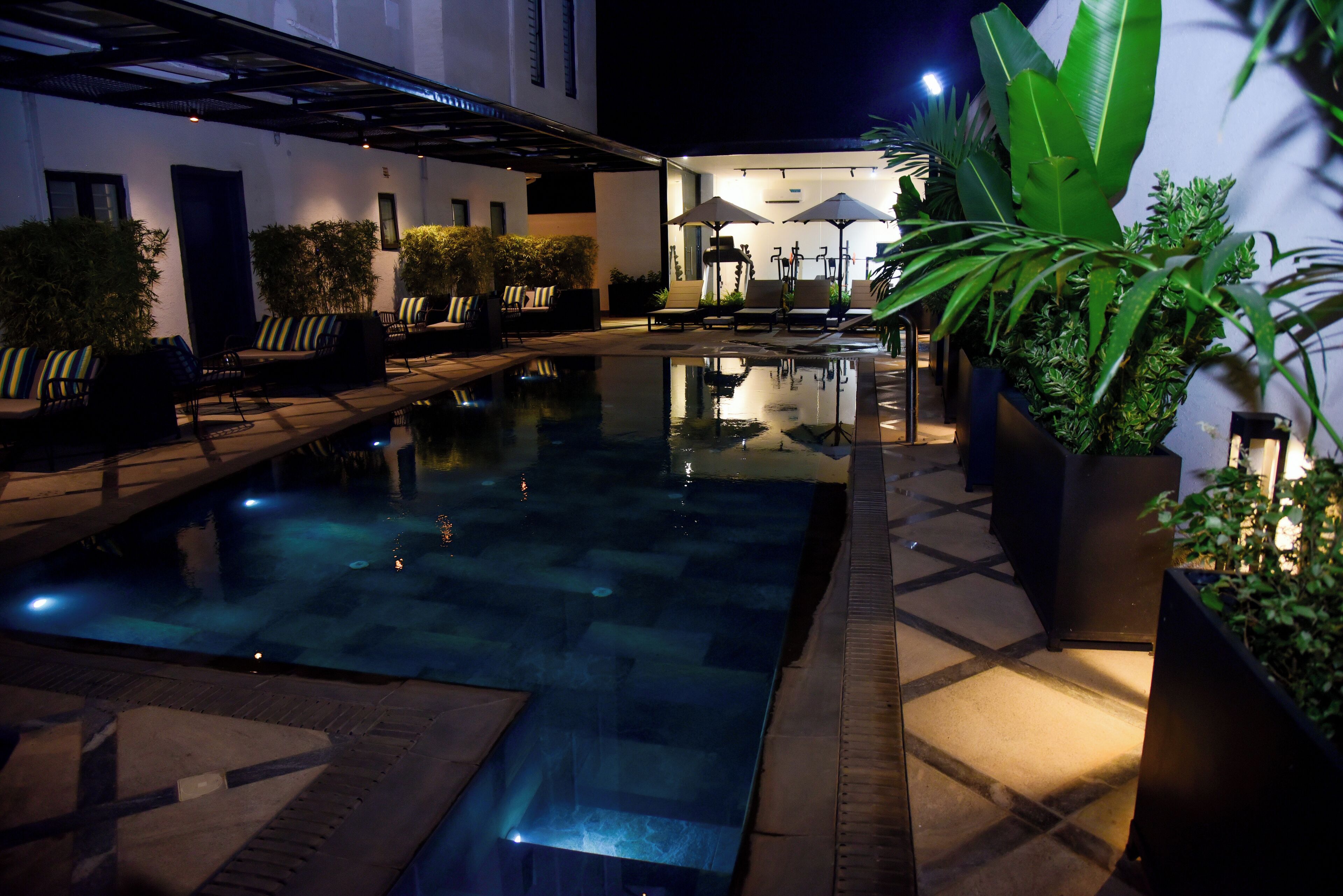 15 kolam renang outdoor