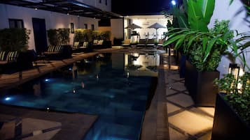 15 kolam renang outdoor