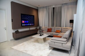 Luxury Apartment, Golf View | Living area