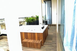 Superior Apartment, Courtyard View | Interior