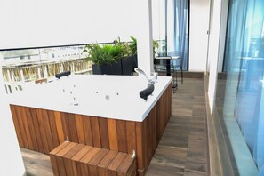 Superior Apartment, Courtyard View | Interior