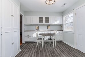 Dining - Charming 3-bedroom house in quiet neighborhood (Wichita)