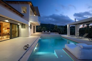 A modern house with a swimming pool, outdoor seating, and a dining area. - LUXURY  2 BEDROOM VILLA ELIA 4+2 GUESTS (Lefkada)