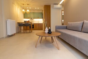 TV, offices - OliveVine4 · Πολυτελές Διαμέρισμα με Θέα Ναύπλιο (Nafplio)