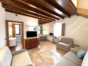 TV - Sleeps 6 with Terrace and Parking Ref.Palme3-Rif. Palme3 (San Vincenzo)