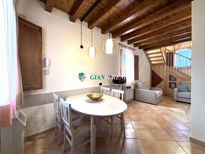 Dining - Sleeps 6 with Terrace and Parking Ref.Palme3-Rif. Palme3 (San Vincenzo)