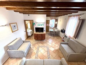 TV - Sleeps 6 with Terrace and Parking Ref.Palme3-Rif. Palme3 (San Vincenzo)