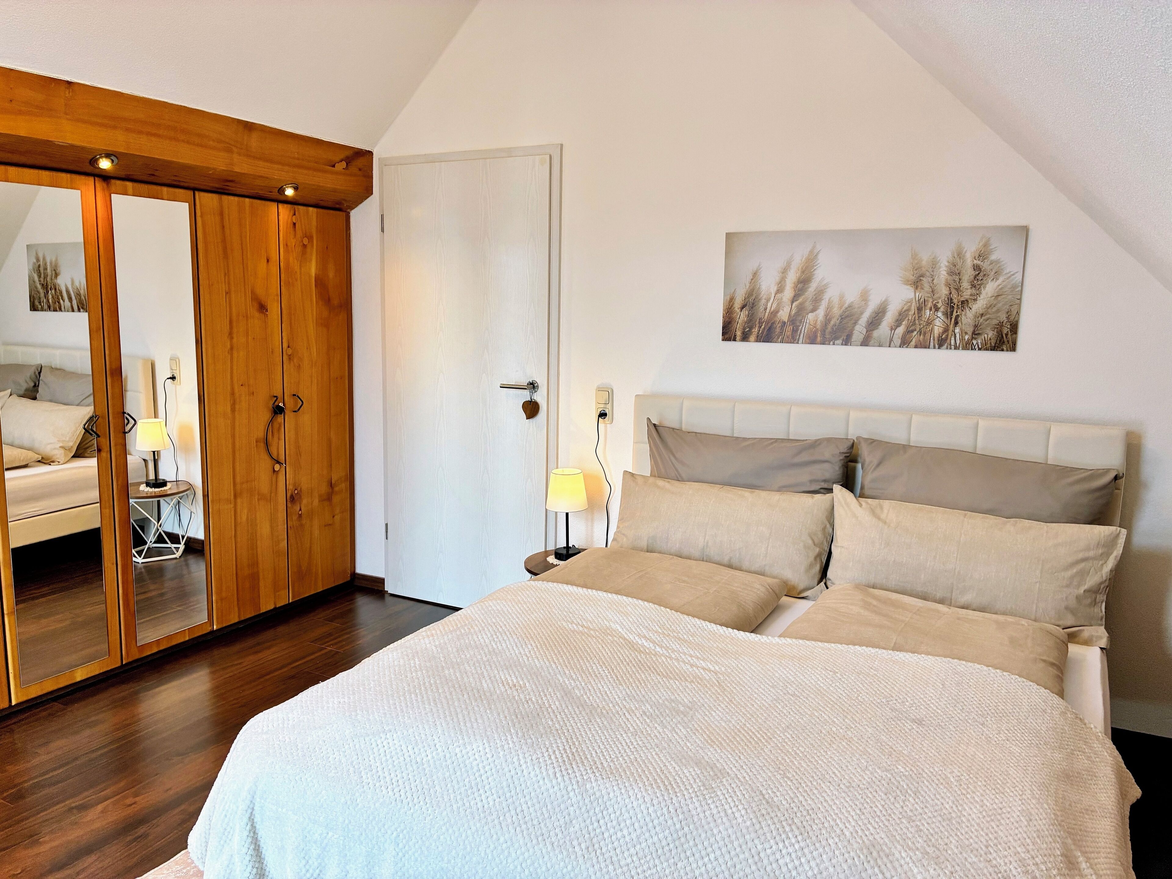 2 Schlafzimmer, Schreibtisch, Bügeleisen/Bügelbrett, Reisekinderbett