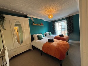2 bedrooms, iron/ironing board, Internet, bed sheets - Historic Castle & Central Location To Arundel's Iconic High St (Arundel)