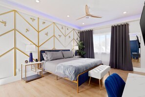 5 Schlafzimmer, Schreibtisch, Bügeleisen/Bügelbrett, Reisekinderbett