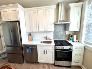 Geladeira, micro-ondas, fogão, cooktop