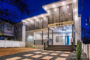 Exterior - Stylish 6BR/5BA, DT, Hot Tub, Games, Sleeps 20+ (San Antonio)