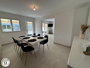 Dining - Single-storey house near Marais Poitevin (L'Île-d'Elle)