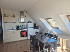 Fridge, microwave, oven, stovetop - Apartment sea view - 4 guests (Fort-Mahon-Plage)