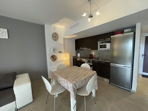 Interior - Cozy Seaside Apartment with Pool and Private Parking in Roses (Roses)