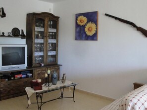 TV - House with Air Conditioning and Terrace in Miami Platja (Miami Playa)