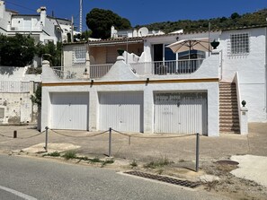Exterior - Charming Seaside House in Roses near Almadraba Beach, Sleeps 4 (Roses)