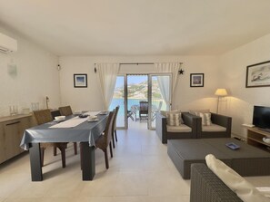 Dining - 2-bed Apt 4.5km from Roses with beach access, AC, parking, Wi-Fi (Roses)