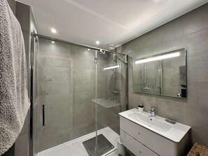 Hair dryer, towels - Sea view apartment, AC - 6 guests (Calvi)