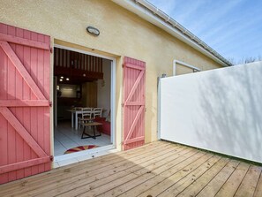 Outdoor dining - T2 in Barbotan-les-Thermes with Private Garden (Barbotan-les-Thermes)