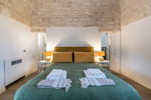 Bureau, fer et planche à repasser, lit parapluie, Wi-Fi gratuit