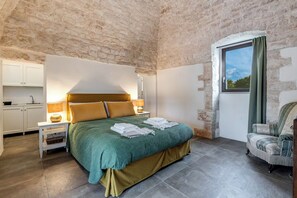 Schreibtisch, Bügeleisen/Bügelbrett, Reisekinderbett, kostenloses WLAN