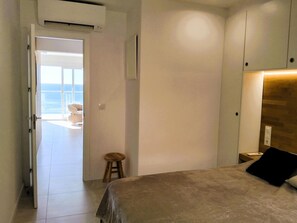 1 bedroom, free WiFi - Bright apartment, sea view - 2 guests (Roses)