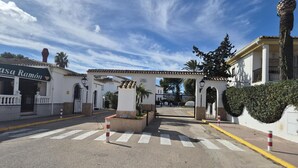 Property grounds - Charming townhouse near river - 6 guests (Denia)