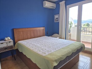 3 bedrooms, free WiFi, bed sheets - Charming townhouse near river - 6 guests (Denia)