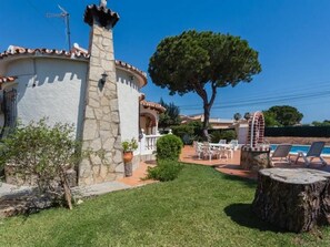 Outdoor dining - Villa with private pool, near beach - 6 guests (Oliva)