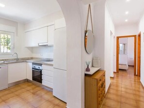 Coffee/tea maker, fridge, microwave, oven - Villa with private pool, near beach - 6 guests (Oliva)