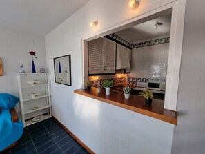 Fridge, microwave, oven, dishwasher - Apartment with sea view - 2 guests (L'Escala)