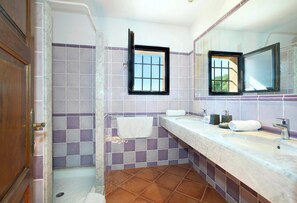 Hair dryer, towels - Aldea Repos - Eight Bedroom Villa, Sleeps 16 (Costa Brava)