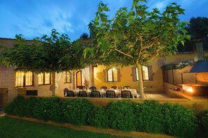 Outdoor dining - Aldea Repos - Eight Bedroom Villa, Sleeps 16 (Costa Brava)