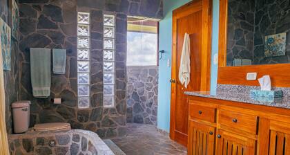 Luxurious and spacious Villa in peaceful Nuevo Arenal