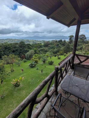 Terrace/patio - Luxurious and spacious Villa in peaceful Nuevo Arenal (Nuevo Arenal)