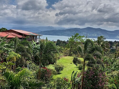 Luxurious and spacious Villa in peaceful Nuevo Arenal